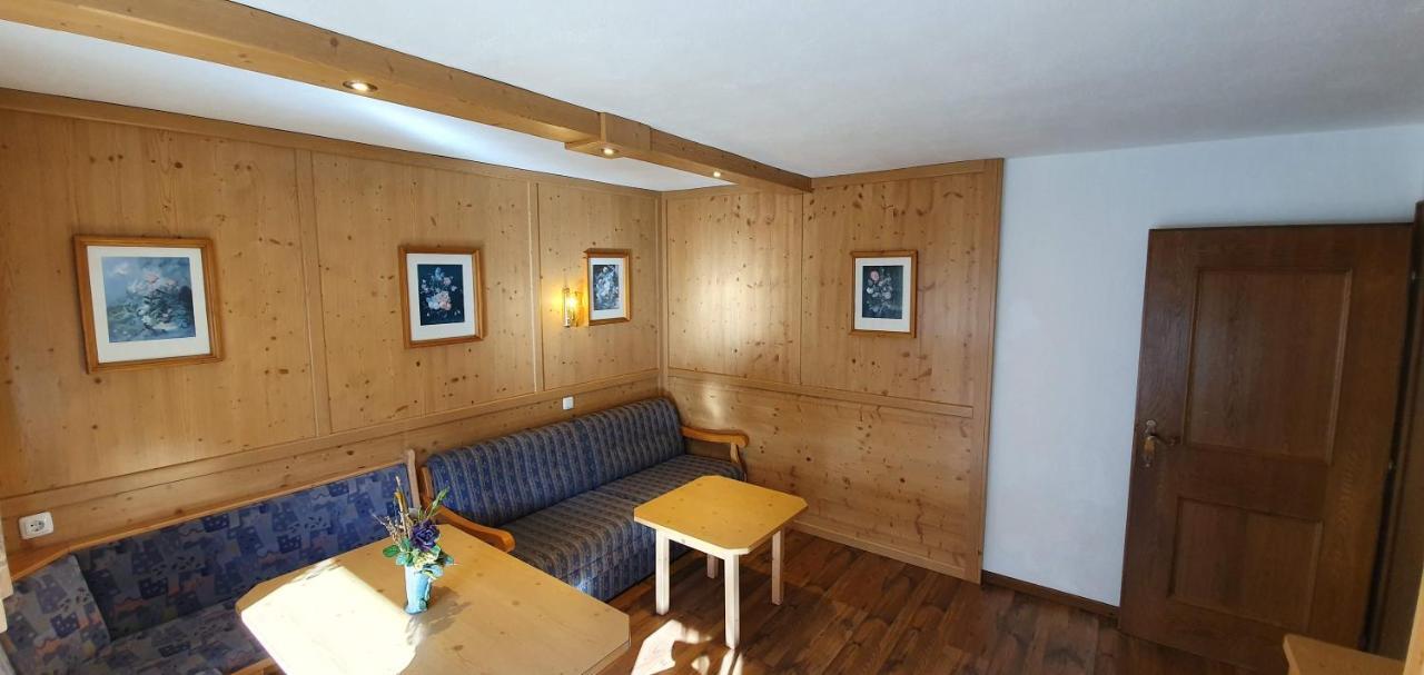 Pension Appartements Via Claudia Лермос Екстериор снимка